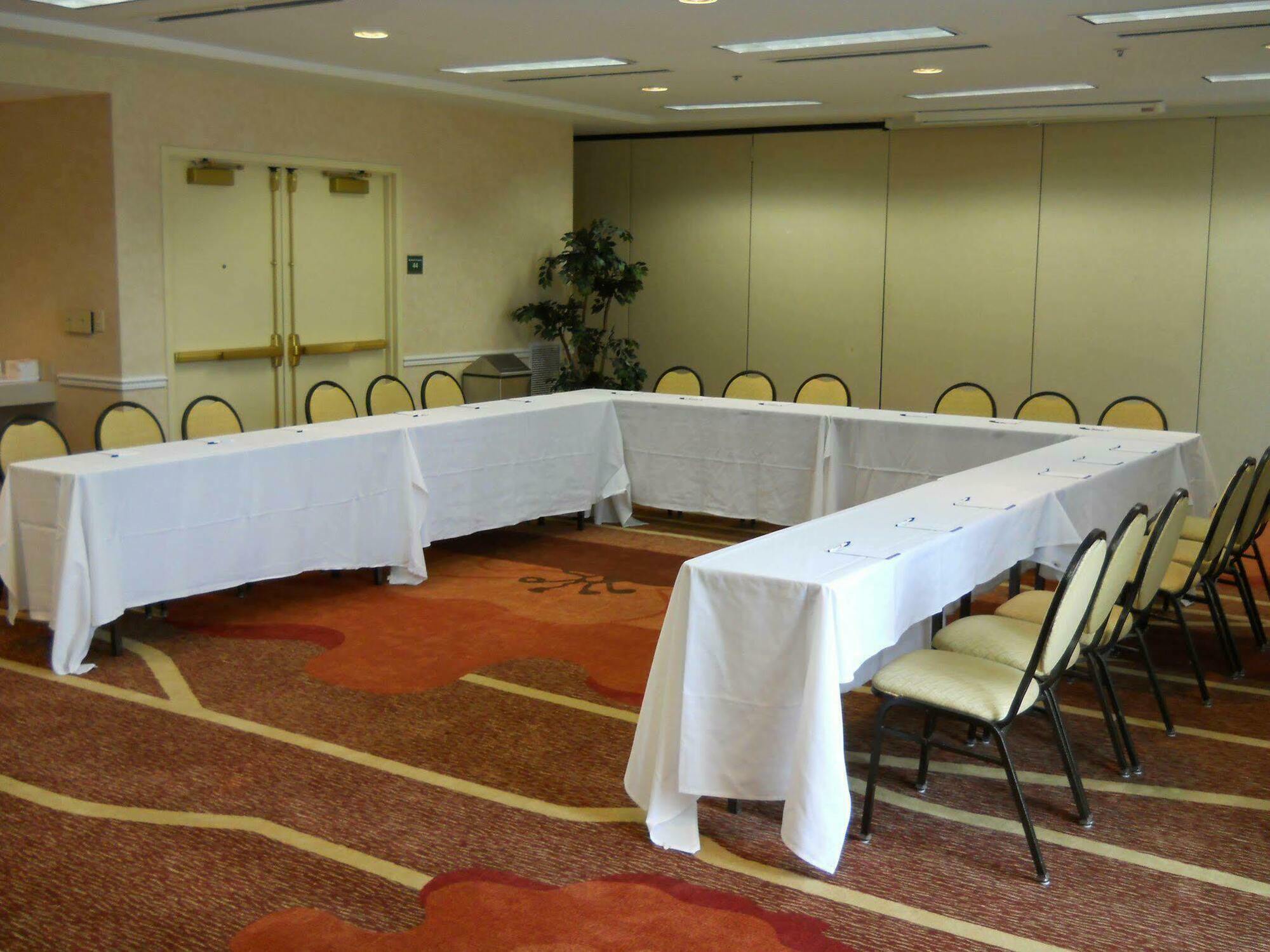 Hilton Garden Inn Tulsa Airport Επιχειρήσεις φωτογραφία